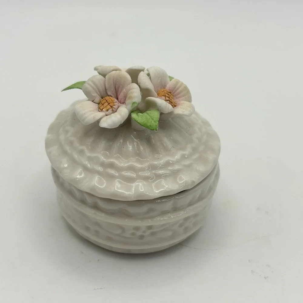 Trinket Box Floral Top Vintage Ceramic Porcelain‎ Pink Green White Jewelrydainty